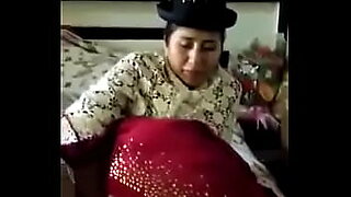 una cholita peruana follando con un negro