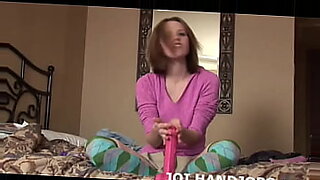 petite yoga adolescente obtiene su culo aspero