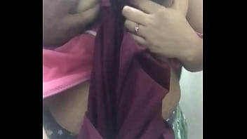 hot telugu aunty show their boobs in bra