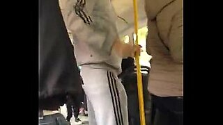 encoxada touch ass in bus