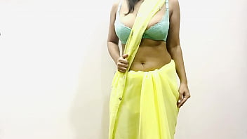 shyna bhabhi green saree strip