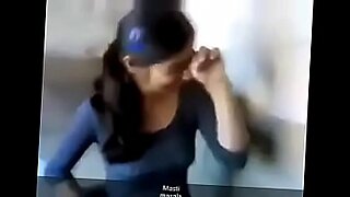 sunny leone ki sexy video barish mein nahane wala