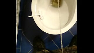 chinese toilet pissing
