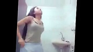 guy watch girl pee