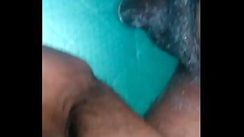 desi aunty saqreelifting washing ass outside