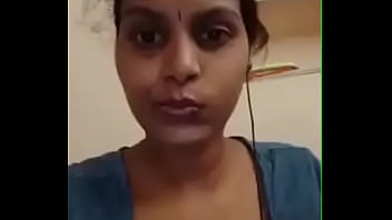 indean women show s her boobs