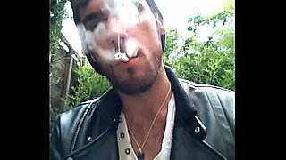 fumando marihuana y cojiendo