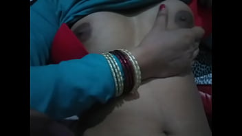 deepti bhatnagar boobs nipple show in wet song