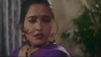 indian film acters b grade romance hot saree navel kiss smooch south aunties