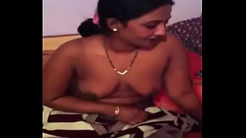 indian mallu aunty removing saree bra