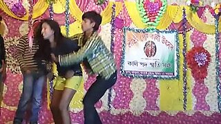 desi hot nude couple dance on the stage