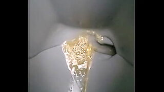 aunties saree and peeing video