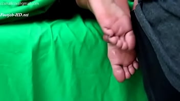 slaves licks her heels
