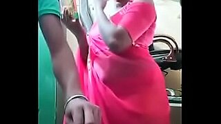 chennai aunties an small boy lifting saree and peeing video