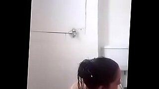 mom in bath masturbating