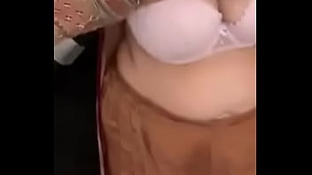 indian anty wasing clothes and showing boobs