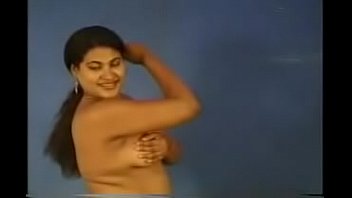 sunny leone teasing nd masturbatng hot video from desikhan com