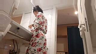 gorgeous house wife gives great blow job