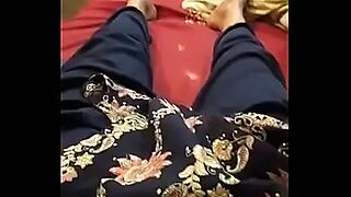 indian aunty boobs press while sleeping st night