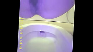 girl pee on toilet